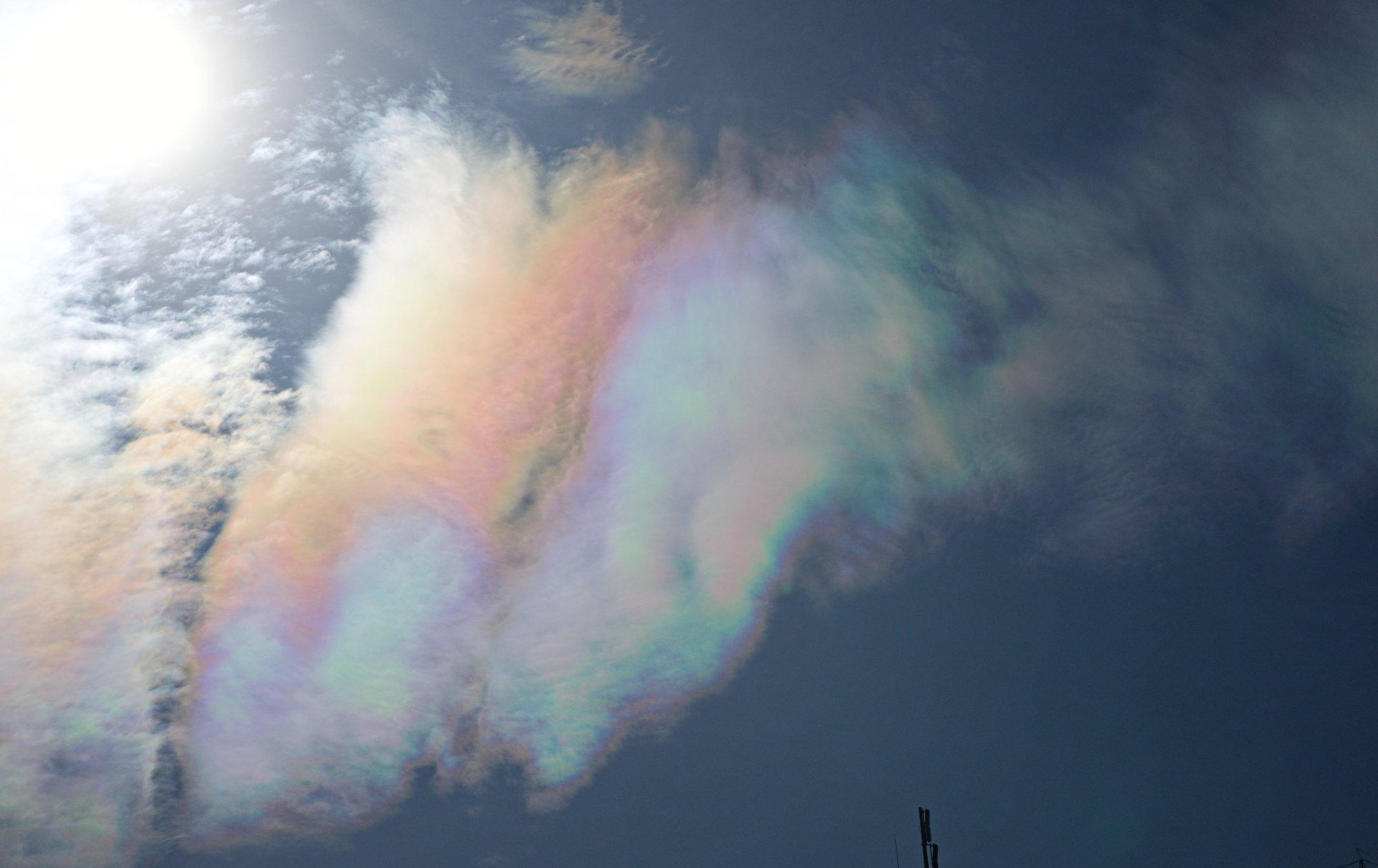 Iridescence clouds